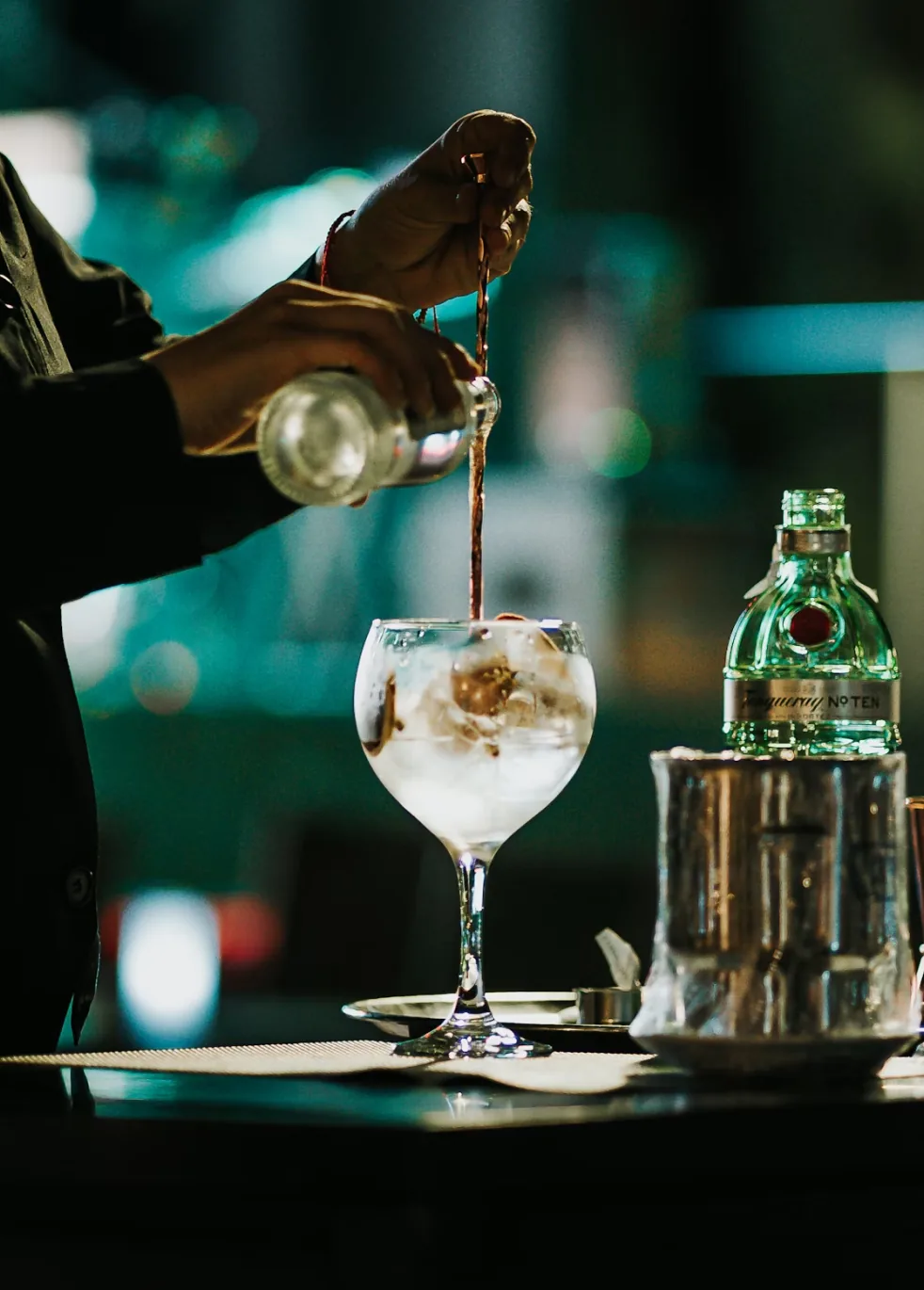 Voi Bar — Innenraum bei Abendlicht